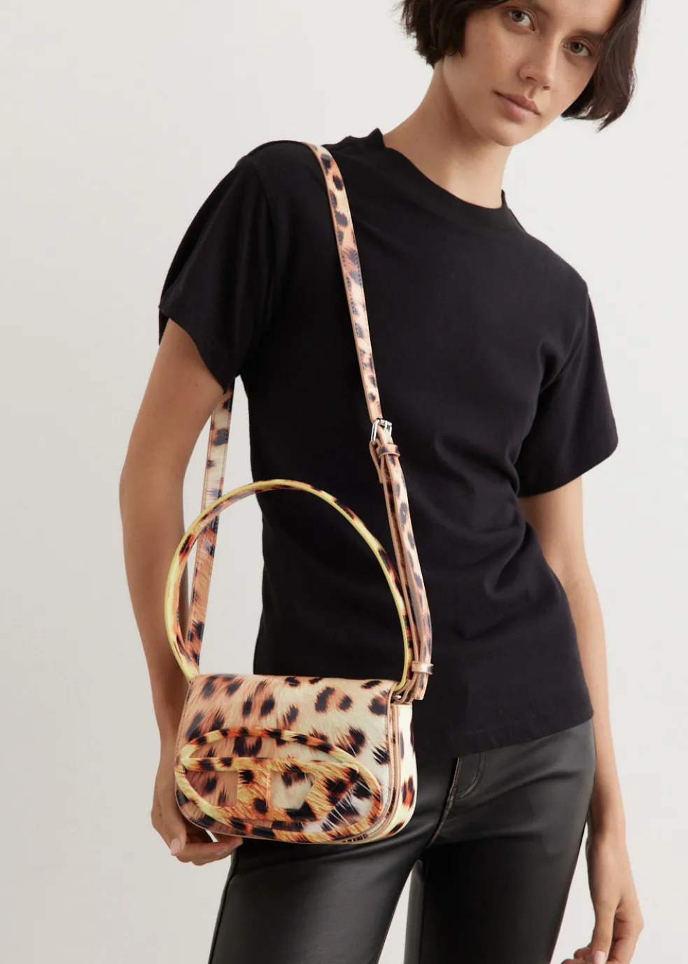 1Dr Shoulder Bag