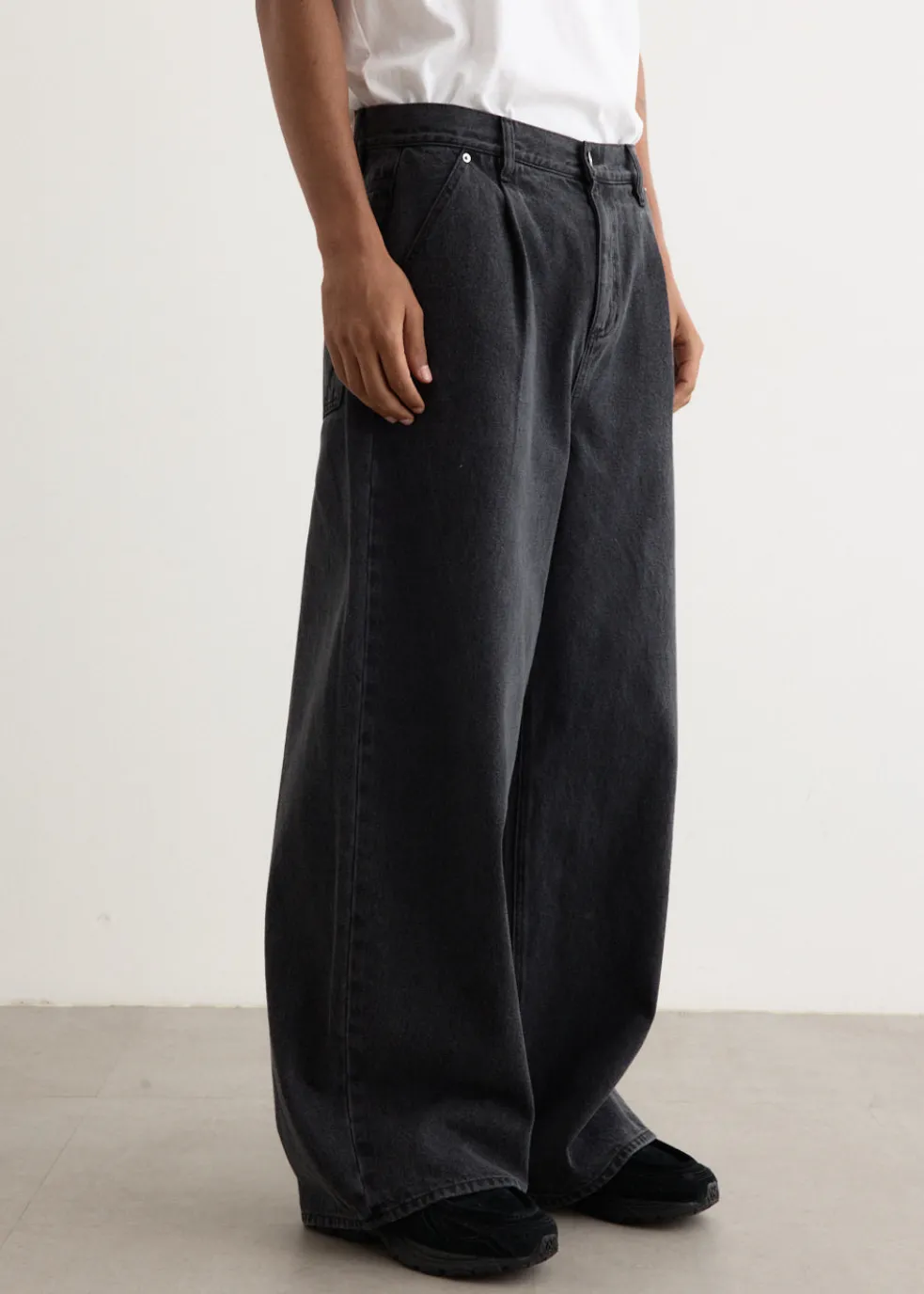 Dragline Pleated Jeans